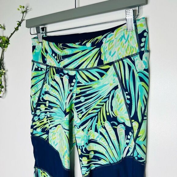 Lilly Pulitzer Blue Green Tropical Mesh Insert Workout Pants - Picture 2 of 13